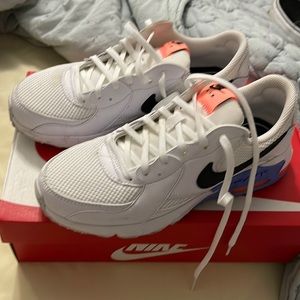 Nike Womens Air Max Excee size 7